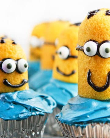 Fun Minion-themed cupcakes with Twinkies and colorful frosting for kids' party.