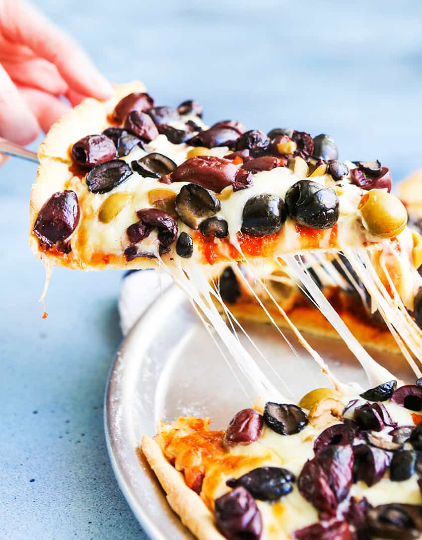 Comment l'olive arrive-t-elle sur la pizza? 