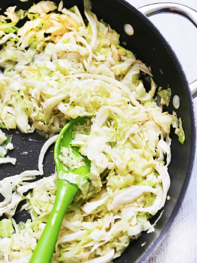 Pan with sauteed cabbage. 
