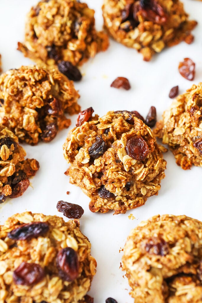 healthy breakfast cookies with raisins