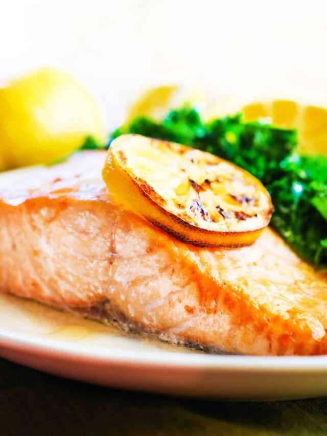 Salmon fillet topped with a lemon slice.