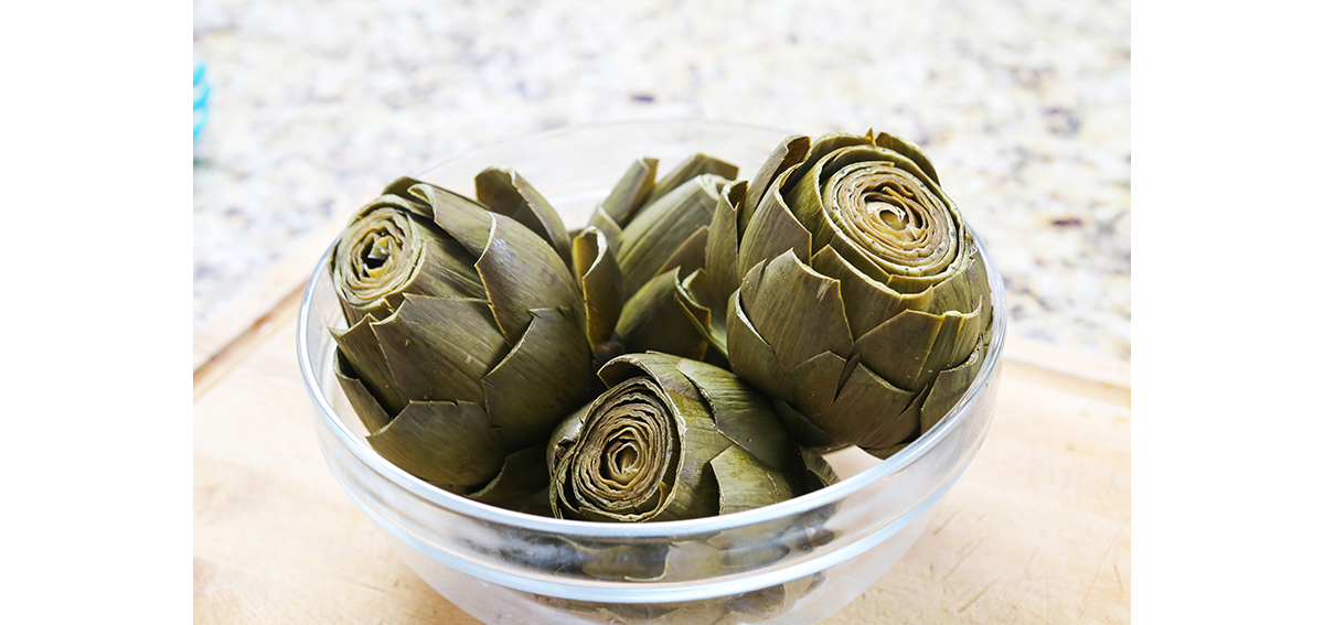 Bowl of cooked artichokes. 