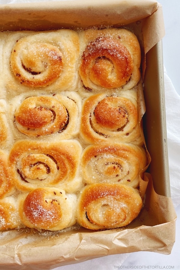 Baking dish filled with pan de anis. 