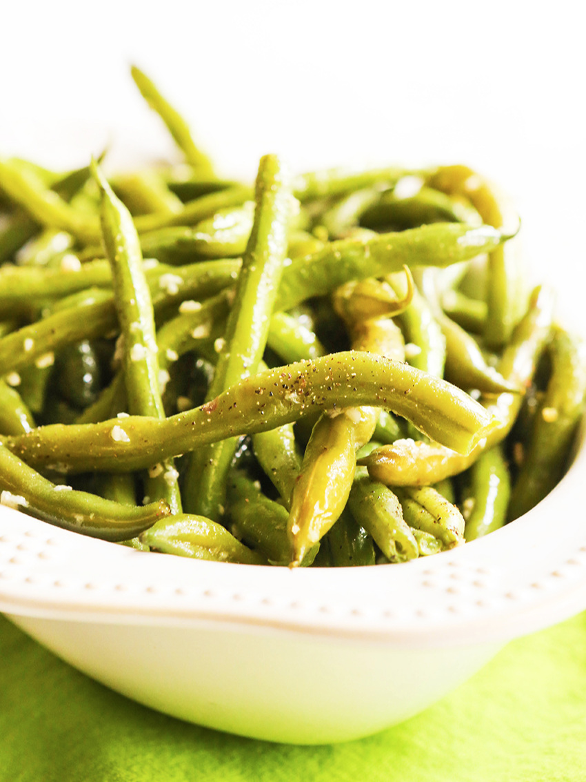 Serving bowl of instant pot green beans. 